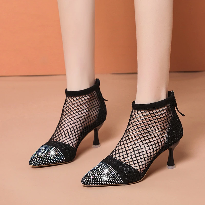 2023 Дамски летни обувки на тънък ток, дамски сандали на високи токчета, дамски обувки-лодка от флока с остри пръсти, чубрица обувки за сватбеното парти с декорация във формата на кристали . ' - ' . 0