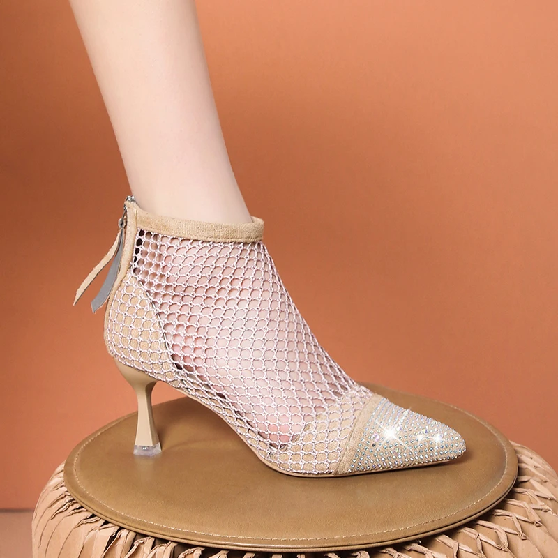 2023 Дамски летни обувки на тънък ток, дамски сандали на високи токчета, дамски обувки-лодка от флока с остри пръсти, чубрица обувки за сватбеното парти с декорация във формата на кристали . ' - ' . 2