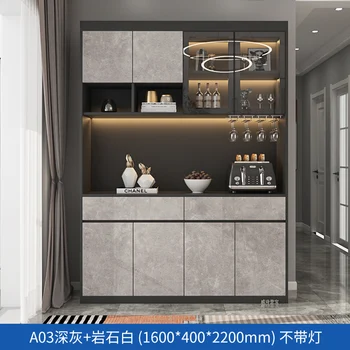 Винен шкаф в хола е разположен близо до стената, както и уреди модерна, проста, лесна и луксозна, както и камина